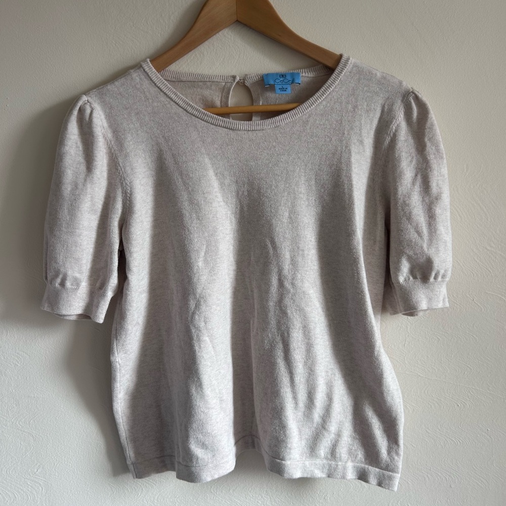 CeCe Heather Beige Short Puff Sleeve Sweater with Pearl Back – Large